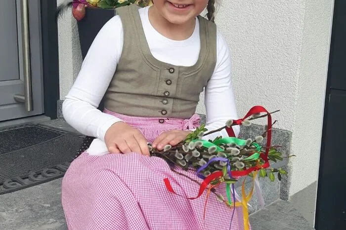 Franziska trug ihren Palmbuschen voller Stolz.