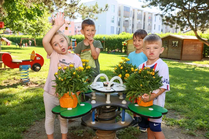 Die Kinder des Kindergarten Regenbogen haben sich um Blumen gekümmert und dabei viel gelernt.