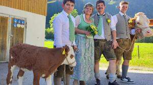 Familie Brenessel mit besonderen Hochzeitsgästen