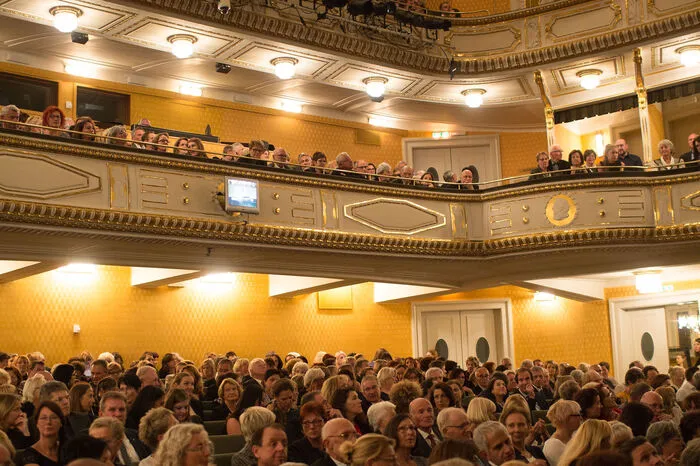 Insgesamt waren 750 Karten verlost worden.
