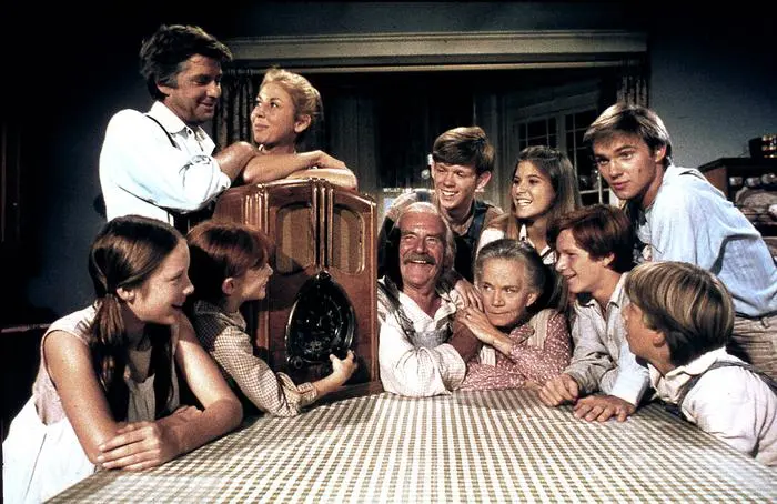 Ralph Waite, Michael Learned, Jon Walmsley, Judy Norton-Taylor, Richard Thomas, Mary Beth Mcdonough, Kami Cotler, Will Geer Characters: John Walton, Sr.,Olivia Walton,Jason Walton,Mary Ellen Walton Willard,John John Boy Walton Jr.,Erin Walton,Elizabeth Walton, Grandpa Zebulon Walton Television: The Waltons TV-Serie Usa 19711981, Director: 14 September 1980 PUBLICATIONxINxGERxSUIxAUTxONLY Copyright: MaryxEvansxAFxArchivexLorimar 12476762 editorial use only