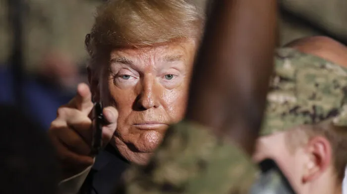 Mit einem Besuch auf dem US-Flugzeugträger USS Wasp hat Präsident Donald Trump am Dienstag seinen viertägigen Staatsbesuch in Japan beendet.