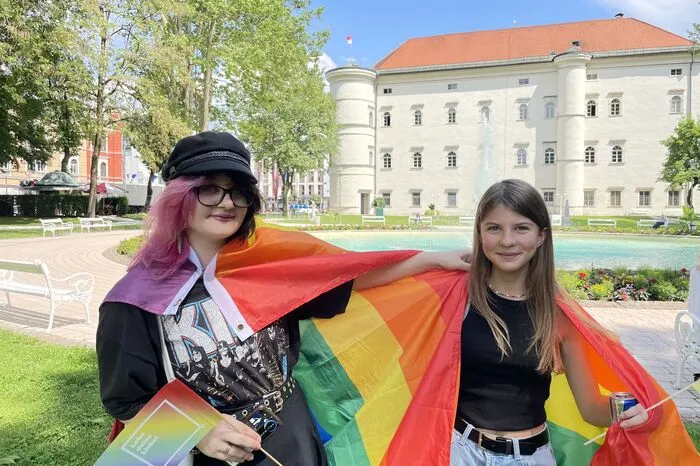 Klicken Sie sich bitte durch die weiteren Fotos!