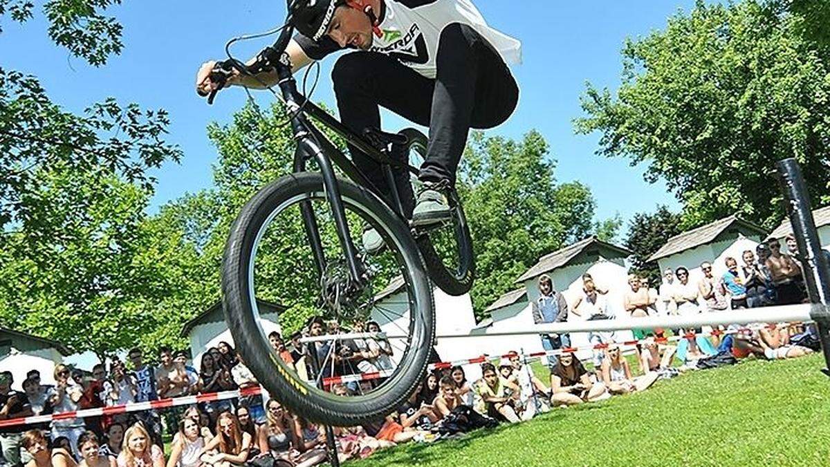 Beim Sicherheitstag in Greifenburg wird unter anderem eine Mountainbike-Show gezeigt