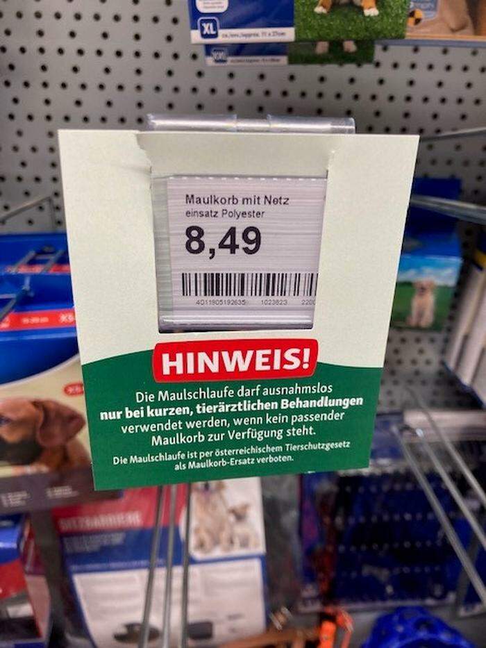 Fressnapf hat österreichweit Warnhinweise an den Verkaufsregalen angebracht