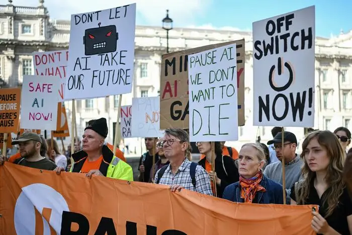 Demonstranten fordern Pause für KI-Entwicklungen: Zuletzt ist es unter anderem in London zu Protesten gekommen