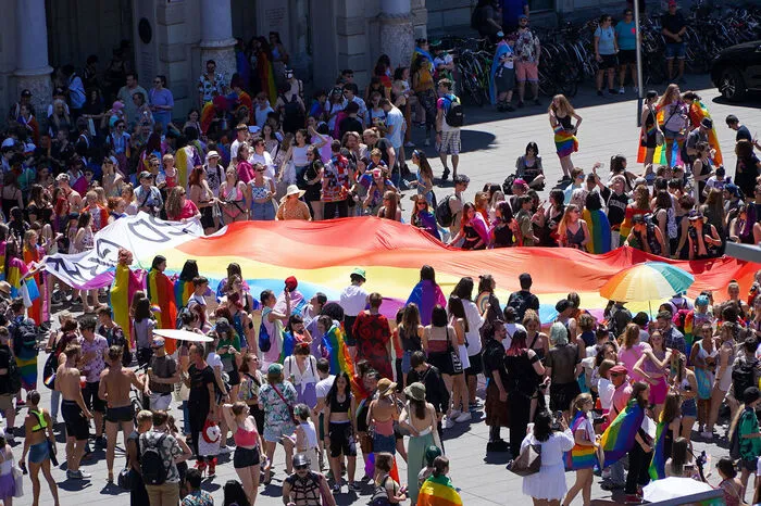 ... zum Fest-, Gedenk- und Demonstrationstag von Lesben, Schwulen, Bisexuellen, Transgender-Personen und Intersexuellen ...