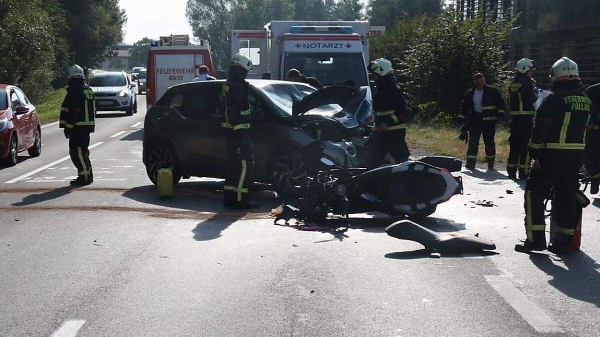 Im Kreuzungsbereich kollidierten der Pkw und das Motorrad