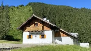 Das Gasthaus Gemeindealm, das der Stadtgemeinde Eisenerz gehört, soll nun an den Bestbieter verkauft werden