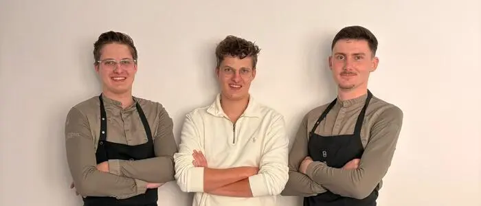 Das junge Team in der Weizerhütte: Die Brüder Christoph (links) und Alexander Pöllabauer (Mitte/je 23 Jahre alt) und der zweite Koch Tobias Lukas (22)