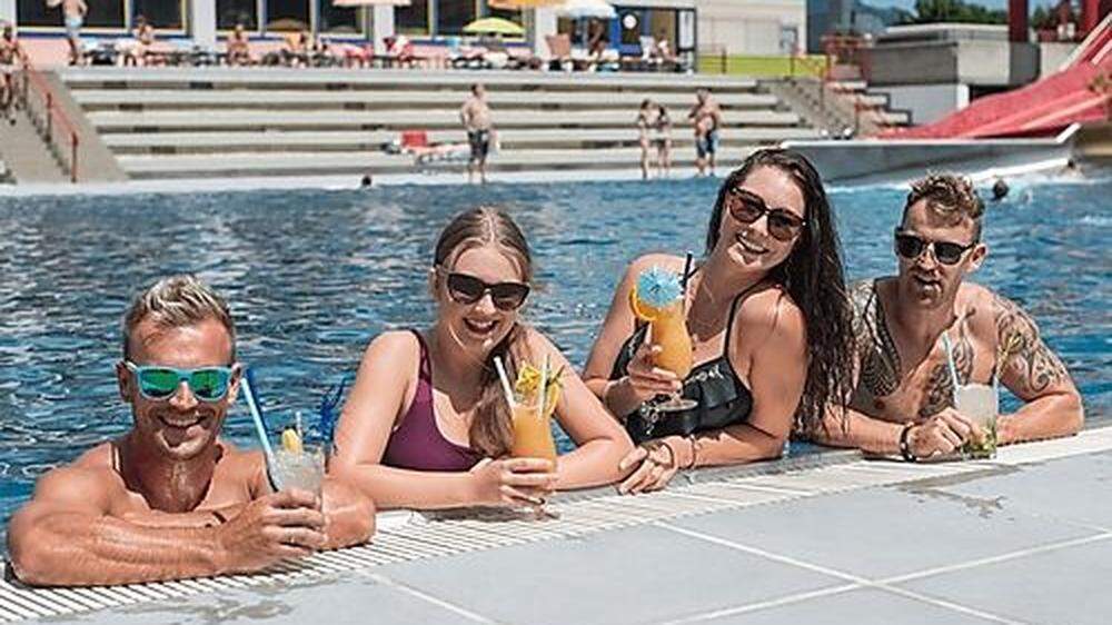 Das Pool soll bei den Besuchern ebenso für Erfrischung sorgen wie eine Cocktail-Bar