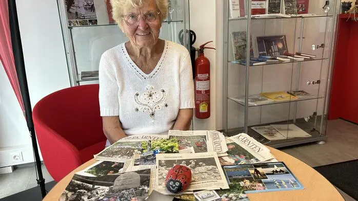 Nach 50 Jahren geht die Bachsteinmalerin in den Ruhestand: Jeden Donnerstag lädt Hermi Grießer zum Bachsteinmalen nach Muskanitzen und betreut pro Gruppe bis zu 60 Kinder. Nach tausenden bemalten Steinen verabschiedet sich die 81-Jährige in die „Pension“.