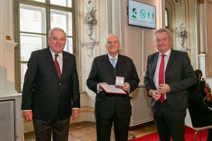 Gerhart Wielinger mit LH Hermann Schützenhöfer und Vize-LH Anton Lang