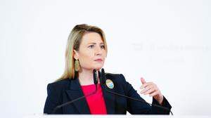  Familien-Ministerin Susanne Raab  |  Familien-Ministerin Susanne Raab 