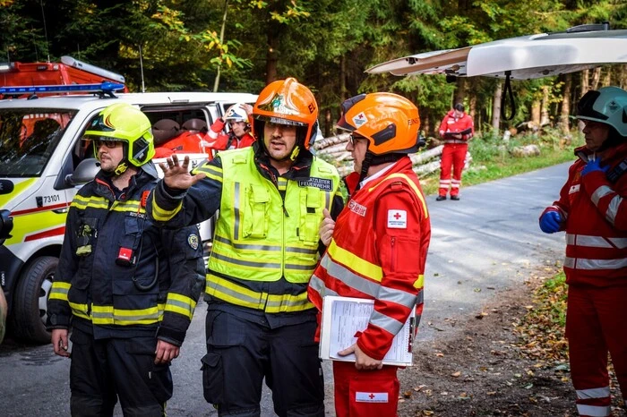 Einsatzleiter OBI Philipp Müller alarmierte die Feuerwehren Söding, Köppling, Gaisfeld, Ligist, Steinberg, Hallersdorf und Krottendorf an den Einsatzort.