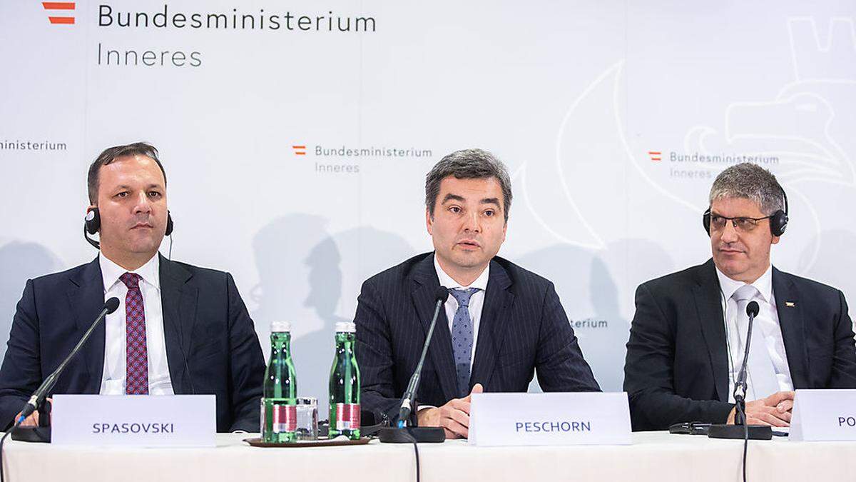 Ministerpräsident und Innenminister Oliver Spasovski (Nordmazedonien), Innenminister Wolfgang Peschorn und Innenminister Bostjan Poklukar (Slowenien) 