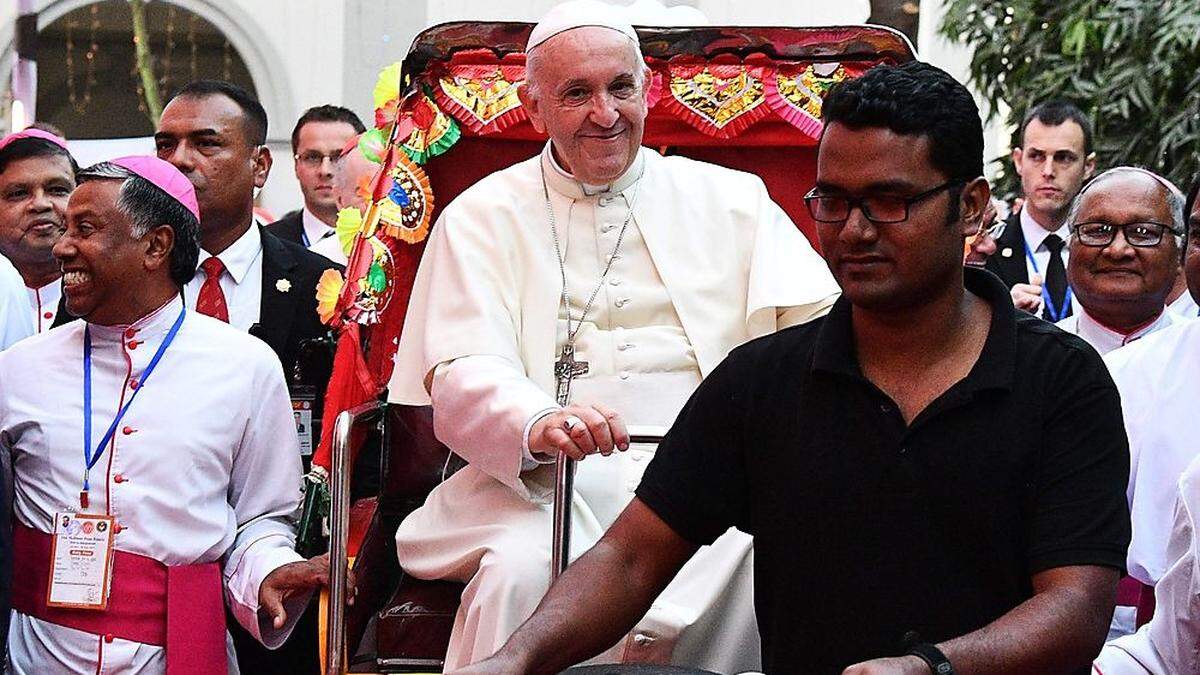 Papst Franziskus in der Fahrrad-Rikscha