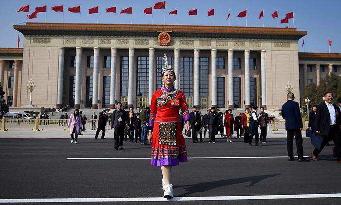 Vor der Großen Halle des Volkes in Peking