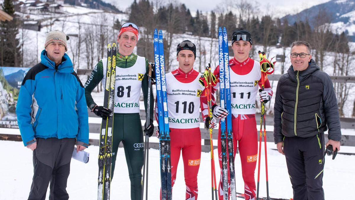 Christoph Oberluggauer (DSG Lesachtal), Ansgar Klein (SC Willingen), Florian Ganner (TSU Raika Obertilliach) und Tobias Ganner (TSU Raika Obertilliach) mit Hauptorganisator Gerald Kubin