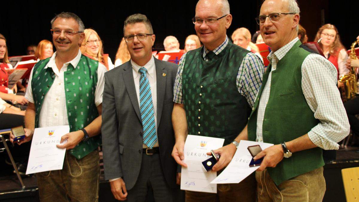 Trabocher Delegation bei den Feierlichkeiten zur 35-jährigen Partnerschaft in Löwenstein: Ewald Tauderer, der Löwensteiner Bürgermeister Klaus Schifferer, Bürgermeister Joachim Lackner und Franz Loschat