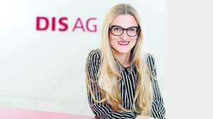 Ka­rin Wagner, Niederlassungsleiterin der DIS AG Graz, weiß um die wichtigen Bestandteile der Arbeit der Zukunft
