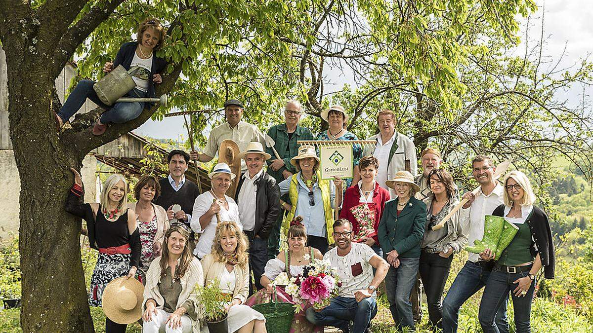 Karl Ploberger (vorne rechts) neben Garten-Lust-Obfrau Sissy Sichart