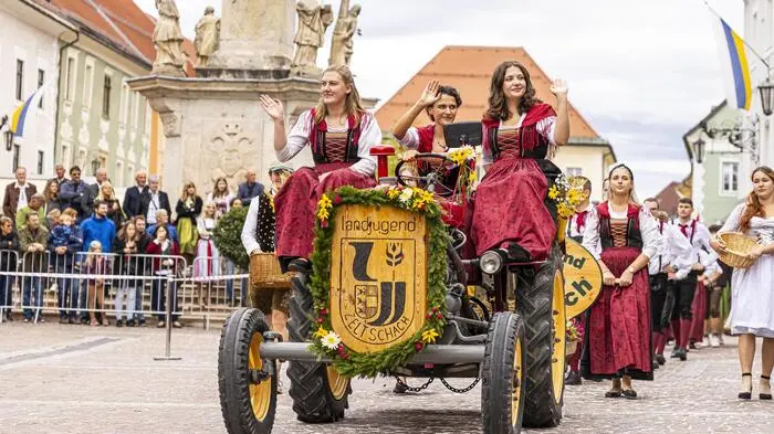Der Eröffnungsumzug des 661. St. Veiter Wiesenmarktes war ein voller Erfolg