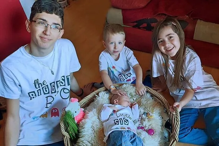 Durch die Geburt von Celina Sophie Cäcilia am 4. November wurde das Kleeblatt von Yvonne und Thomas Reiter-Krexner in Lienz komplett. Die süße Maus kam mit einer Größe von 51 cm und einem Gewicht von 3510 g zur Welt. Groß ist die Freude auch bei den Geschwistern Marcel (17), Marvin (4) und Charlene (9).