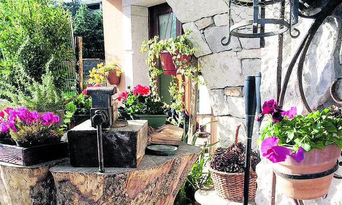 Hübsch geschichtete Steine in der Osmiza