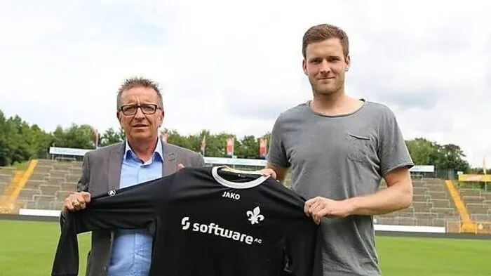 Trainer Norbert Meier mit Neuzugang Michael Esser