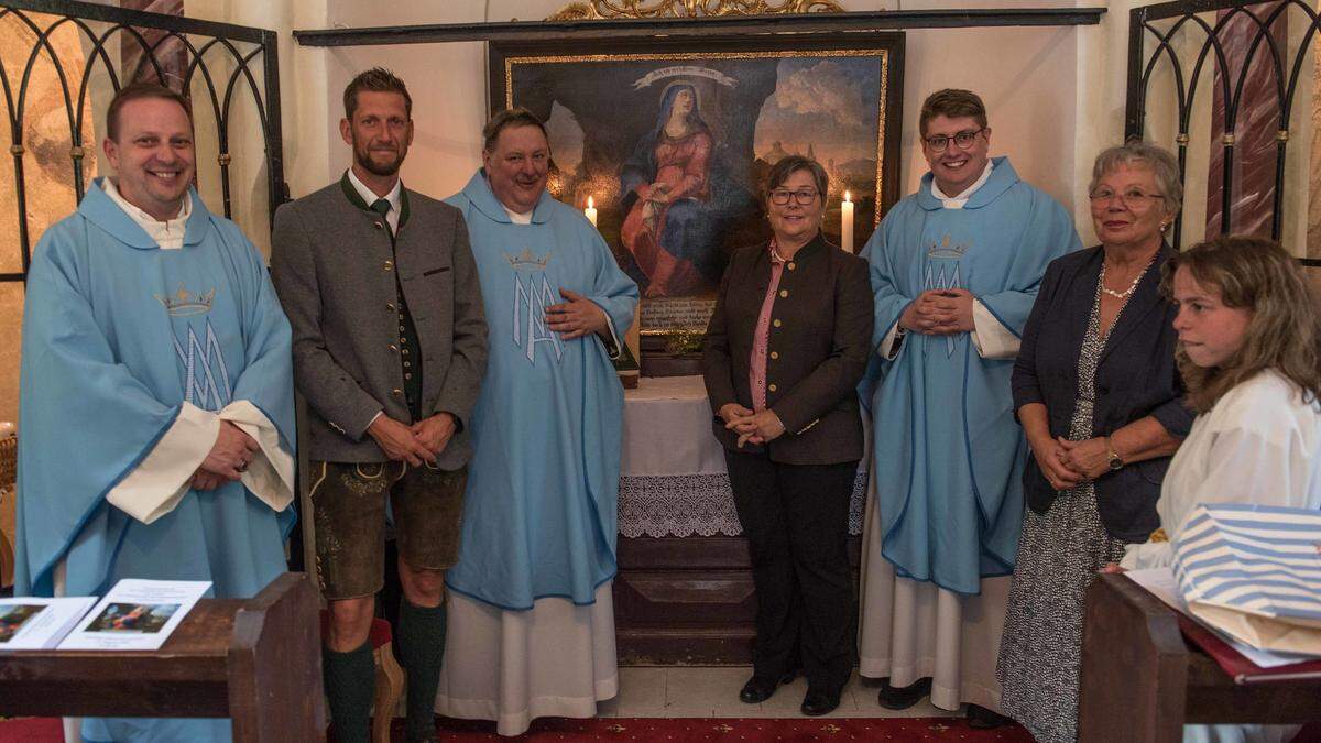 Pater Michael Robitschko aus Trieben, Bürgermeister Marc Landl, Pater Egon Homann, Sonja Mitter, Kuratorin der evang. Pfarre Wald, Pater Vinzenz Schlager und Elisabeth Reitbauer, Vorsitzende des Pfarrgemeinderates Wald 