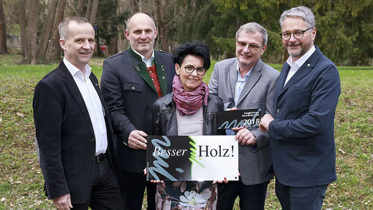 Obmann Josef König (li.) mit den Ausgezeichneten