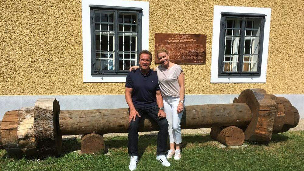 Mit seiner Heather besuchte Schwarzenegger das Museum in Thal