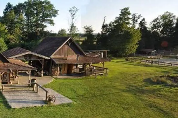 Die Double-T-Ranch in Unterpurkla im Bezirk Südoststeiermark führt Tomoroy sozusagen als Einmannbetrieb.