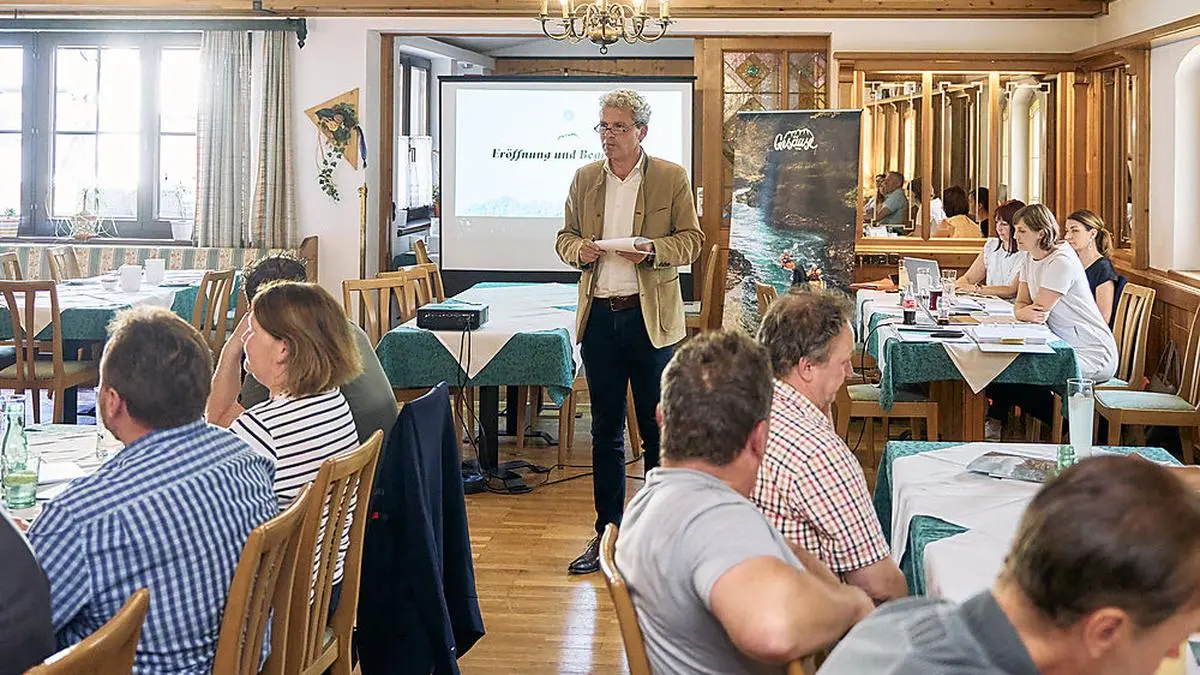 Obmann Fritz Kaltenbrunner stellte das neue Team der Erlebnisregion Gesäuse vor