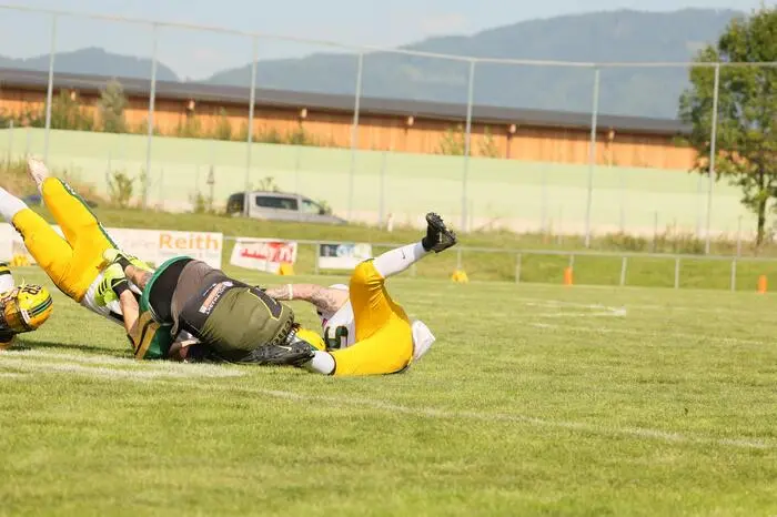 Eishockey und American Football gehören zu den körperbetonten Sportarten
