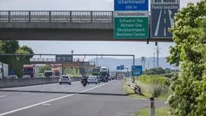 Bild der Autobahn kurz vor Abfahrt Schachenwald