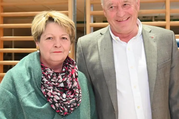 Gesehen wurden Bürgermeister Josef Kronlechner mit Frau Ingeborg, Vizebürgermeister Reinhard Kampl, die Stadträte Stefan Pachler, Ewald Grün, Helmut Wachernig, Direktor der MS Harald Klogger und Bezirkskapellmeister Martin Irasch.