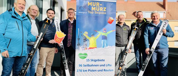 Die Vertreter der Skigebiete laden zur neuen Ski-Saison in die „Mur-Mürz Top Skipass“-Betriebe