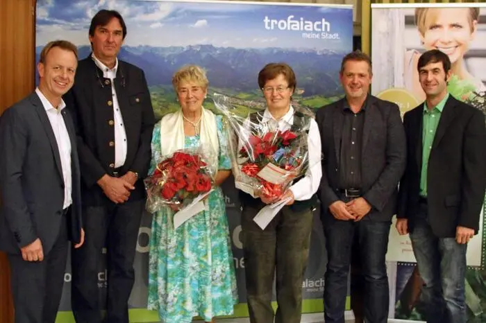 Preisträger des Landesschmuckbewerbs „Flora 16“:Kategorie Häuser ohne Vorgarten: Gertrude und Franz Judmaier (Bronze), Helma und Peter Hofer (Bronze), Magdalena und Manfred Pfaffenthaler (Bronze) Kategorie Häuser mit Vorgarten: Anna Hauschier (Bronze), Annemarie und Silvester Dobay (Bronze), Gerlinde und Walter Pölzl (Bronze), Romana und Siegfried Steiner (Bronze); Kategorie Bauernhöfe: Margit und Klaus Ertl (Silber), Andrea und Franz Judmaier (Silber), Ilse und Gottfried Wolfger (Bronze), Reingard und Albert Bleyer (Bronze), Garten: Monika und Gerhard Köstl (Anerkennung).