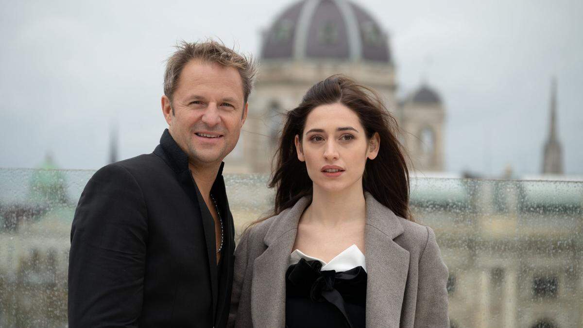 Philipp Hochmair und Deleila Piasko auf der Festspiel-Terrasse in Salzburg