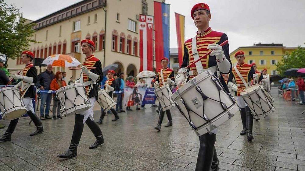 Das Kärntner Trommlerkorps St. Veit bei der „Tattoo-Parade“ in der Liechtensteiner Hauptstadt Vaduz