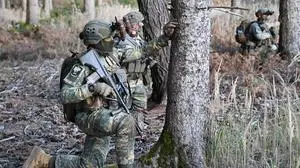 Soldaten der 7. Jägerbrigade/Jagdkampf trainieren bei der Übung „Tiefeinsatz“ 
Luftlandung in Kärnten/Mittelkärnten, Bundeshher, Soldaten, Jägerbataillon 25,  
