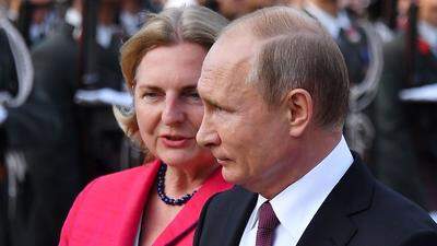 Kneissl und Putin bei seinem Arbeitsbesuch im Juni