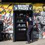 Ein „Secret Packs“-Automat, der in Berlin reichlich Kunden findet