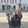 Susanne Suppan von "Susasmus & Feines" schwört auf ihr Lastenrad, beruflich wie privat. Mit an Bord: Ihre Kinder Carlotte und Henry sowie Hund Gustav