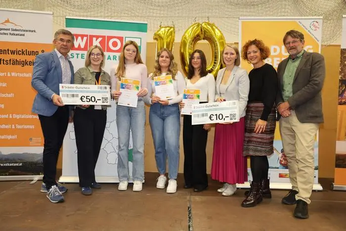 Ausgezeichnet wurden auch die Sieger des mit der Messe verbundenen Zeichen- und Malwettbewerbes. Den ersten Preis erhielt Julia Baumann vor Hannah Hirschmann, Laura Strohmaier und Cornelia Pendl