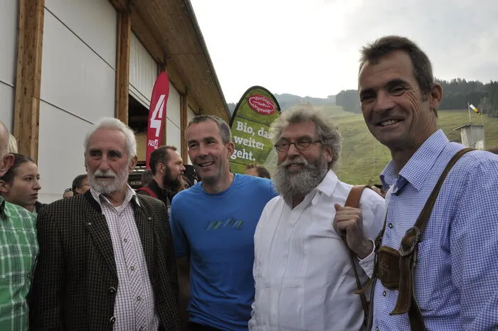 Werner Lampert umringt von Walter Frewein, Matthias Bischof und Jakob Karner von der Obersteirischen Molkerei.