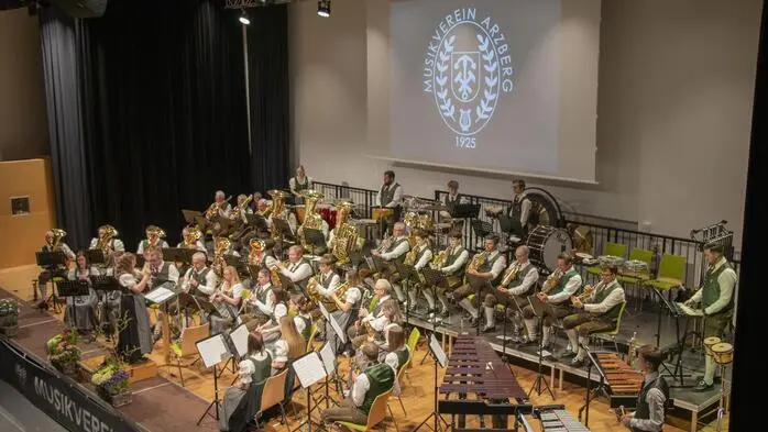 Am Freitag veranstaltete der Musikverein Arzberg sein traditionelles Frühlingskonzert in der ausverkauften Raabursprunghalle. 