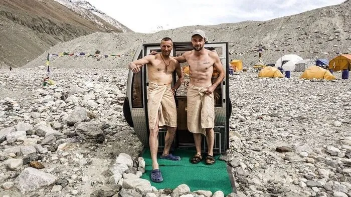 Schwitzen am Fuße des Everests. Schultz und Physiotherm machen es möglich
